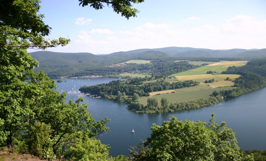 Edersee: Schöne Aussicht auf Bringhausen